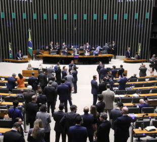 Câmara aprova aposentadoria compulsória de empregados públicos aos 75 anos