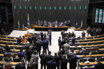 Câmara aprova aposentadoria compulsória de empregados públicos aos 75 anos