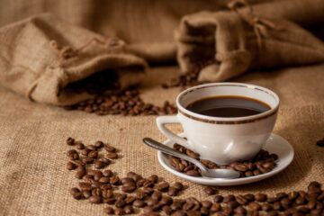 Preço do café tradicional cai em abril de 2025