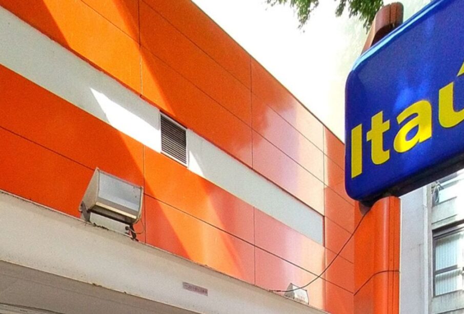 Itaú ITUB4 ação cai 10% desde máximas e analistas veem janela