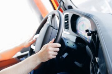 Projeto prevê carro de até R$ 90 mil com 6 meses sem pagamento para motoristas de app e MEIs