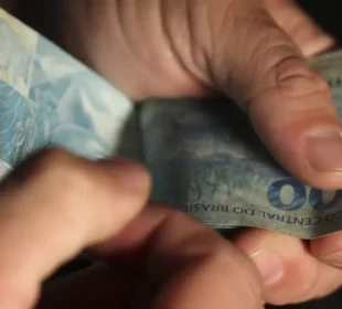 Salário médio do trabalhador atinge R$ 3.722 em 2026