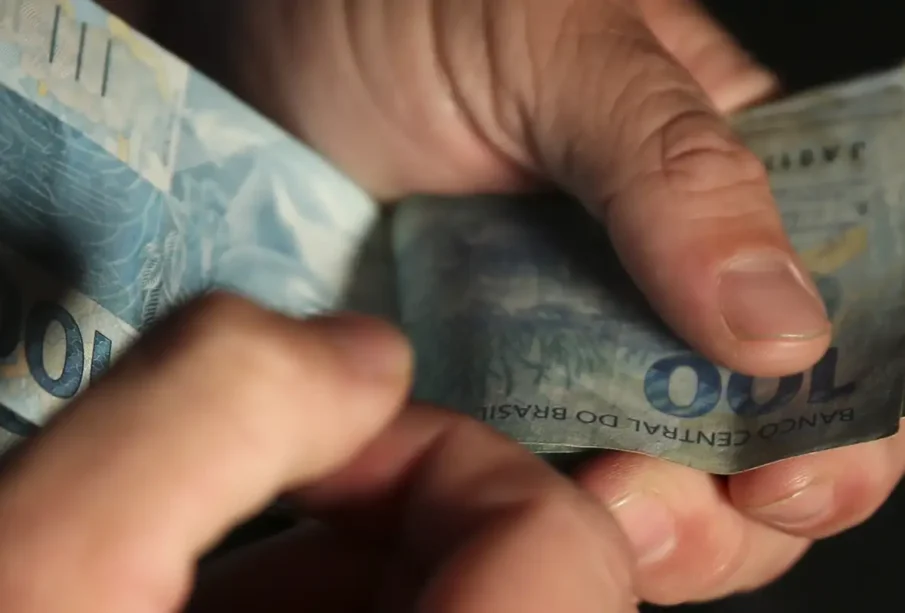 Salário médio do trabalhador atinge R$ 3.722 em 2026