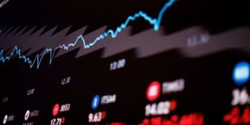 Ibovespa cai com IPCA e balanços; dólar sobe a R$ 4,89