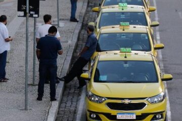 Governo define regras de programa para motoristas de app e taxistas