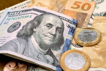 Dólar e juros disparam após payroll forte; Ibovespa cai