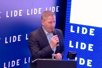 CEO da Azul critica tributo sobre aviação como burrice