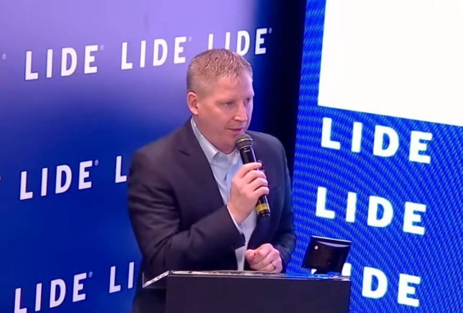 CEO da Azul critica tributo sobre aviação como burrice