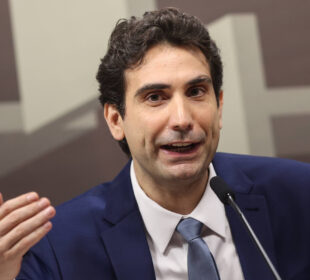 Dólar hoje 18: moeda sobe 1,26% e fecha a R$5,174