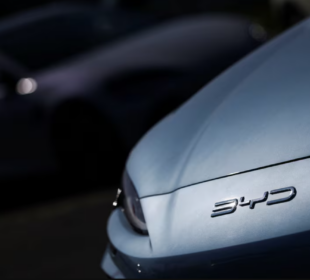BYD confirma investimento de até R$ 500 milhões para ampliar produção de baterias no Brasil