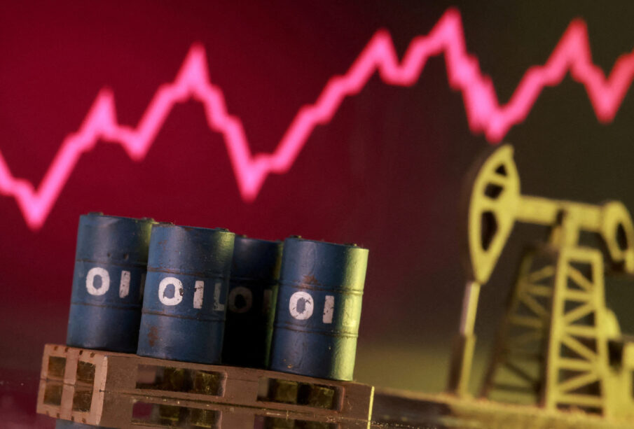Petróleo fecha em queda de 3% com negociações Israel-Hezbollah