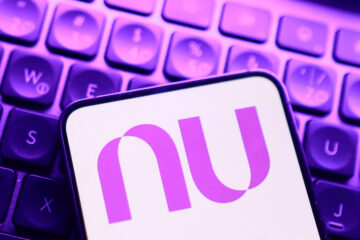 Ações Nubank caem 10% após saída de CFO surpreender mercado