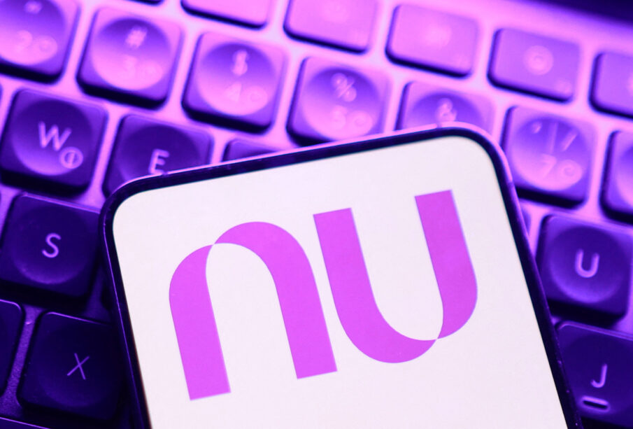 Ações Nubank caem 10% após saída de CFO surpreender mercado