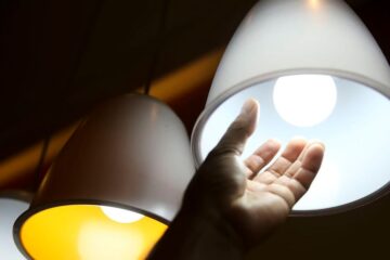 Conta de luz deve subir 8,6% em 2026, diz Aneel