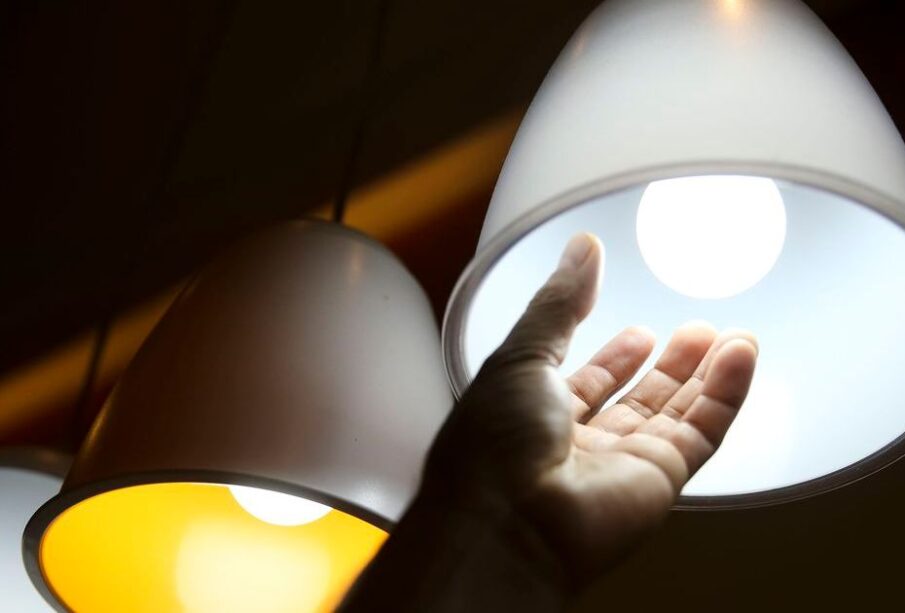 Conta de luz deve subir 8,6% em 2026, diz Aneel