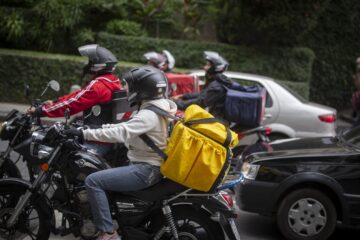 Governo prepara linha de crédito para moto de entregadores