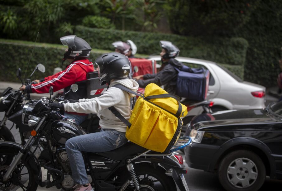 Governo prepara linha de crédito para moto de entregadores