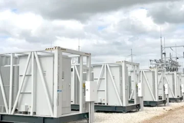 MME realiza dois leilões de baterias em dezembro