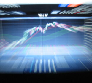 Ibovespa futuro abre em alta e reduz ganhos
