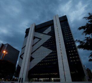 Itaú BBA corta projeções para BBAS3 com inadimplência do agro