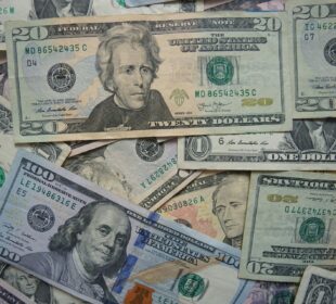 Dólar hoje fecha em alta de 0,41% e supera R$ 5,10