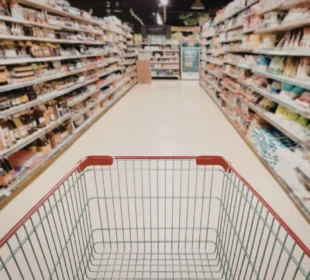 Poder de compra cai para 67% dos brasileiros, aponta pesquisa