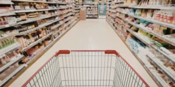 Poder de compra cai para 67% dos brasileiros, aponta pesquisa