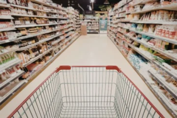 Poder de compra cai para 67% dos brasileiros, aponta pesquisa
