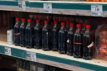 Figurinhas da Copa Coca-Cola geram furtos de rótulos