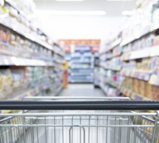 Supermercados fecham às 11h aos domingos em Goiás
