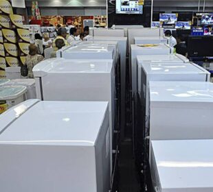 Vendas no varejo do Brasil caem 1,5% em abril, maior queda em quase 4 anos