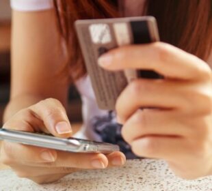 Transações bancárias pelo celular: 78% dos brasileiros usam app