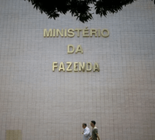 Corte de juros Brasil: Fazenda vê margem com petróleo a US$ 80