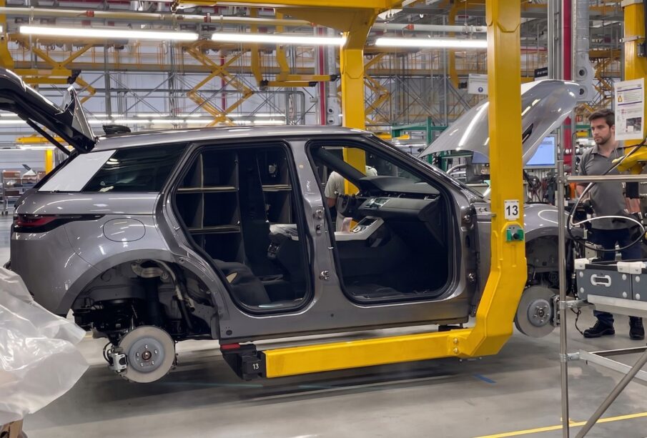 Land Rover fecha fábrica no Brasil e demite trabalhadores