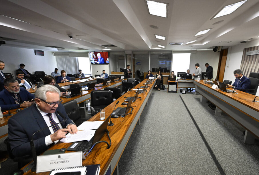 Senado cria R$ 1 tri em despesas na conta de luz com PL 5017
