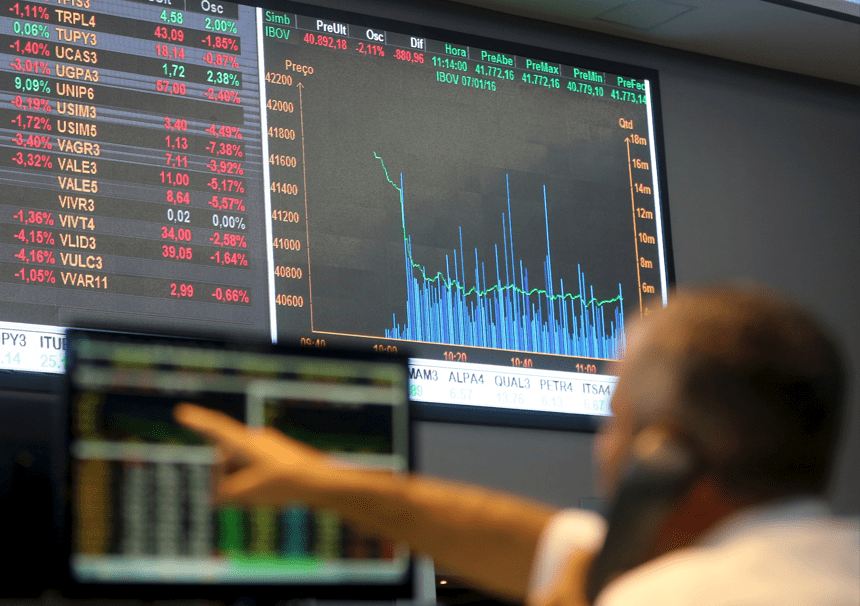 Ibovespa cai após altas recentes e descola de NY e minério