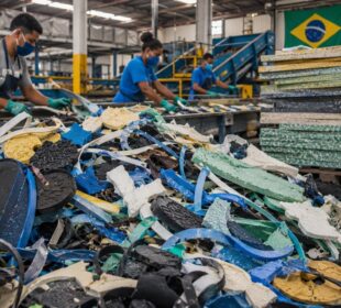 Lixo industrial reciclado Bahia ganha valor com placas sustentáveis