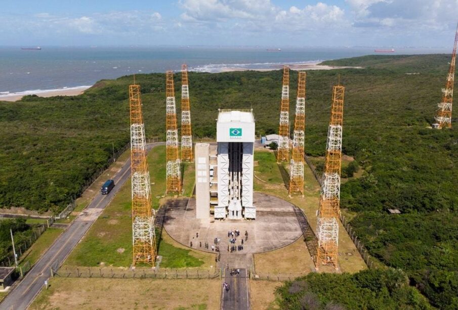 Brasil mira mercado espacial e prevê lançamento de foguete em 2025