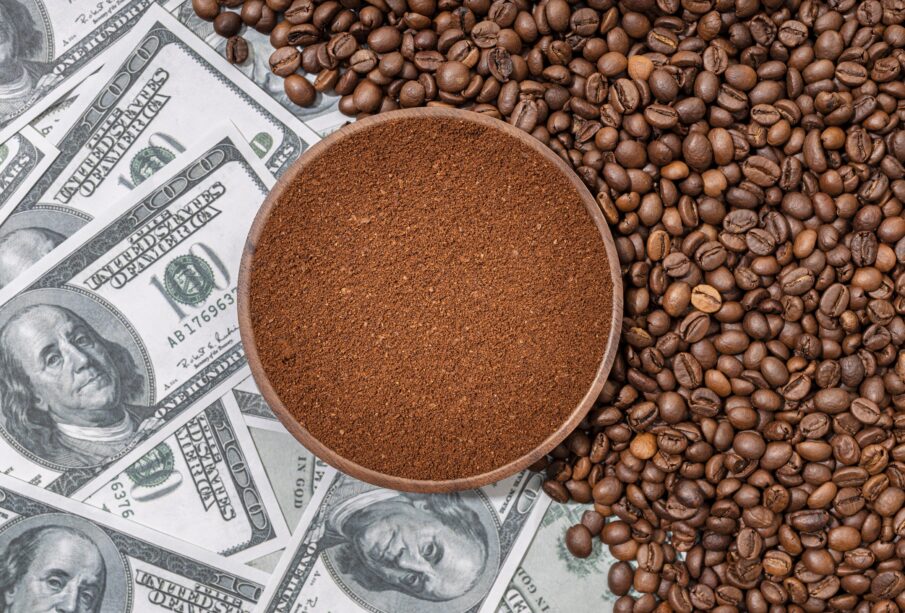 Café despenca nas bolsas e fecha com perdas acima de 4%