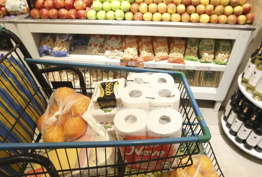 Por que a comida está tão cara no Brasil?