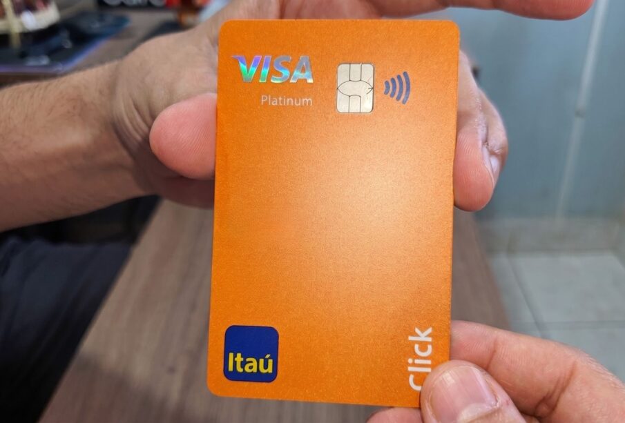 Itaú anuncia fim de cartão de crédito em meio a crise