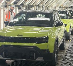 Jeep Avenger híbrido começa a ser produzido no Brasil