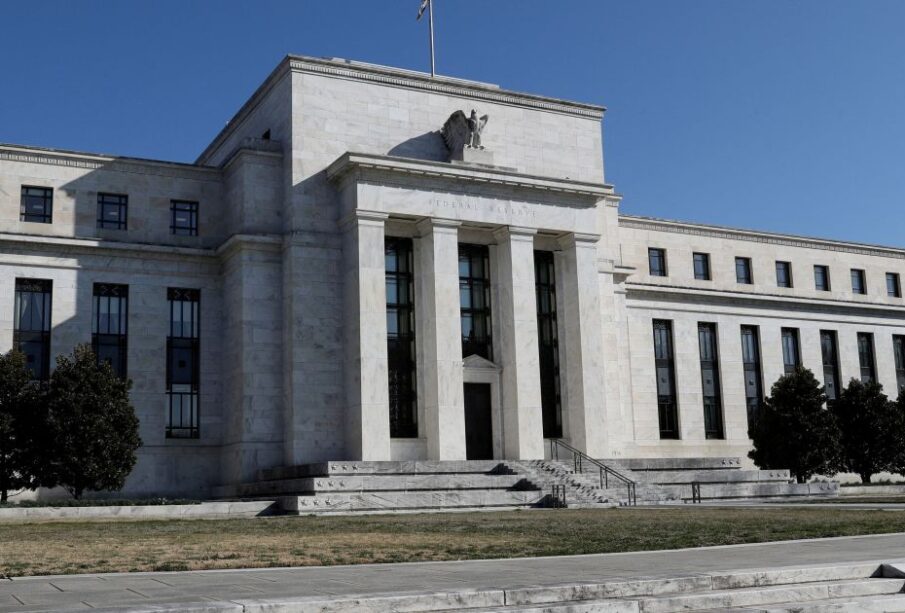 Fed mantém juros entre 3,5% e 3,75%; 3 votam por alta