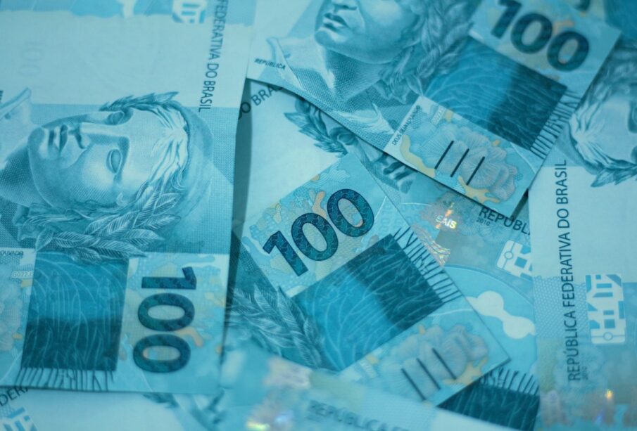 FMI eleva previsão de crescimento do Brasil em 2026 para 2,4%