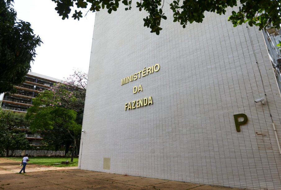 Dívida pública Lula: emissão de títulos Selic dispara