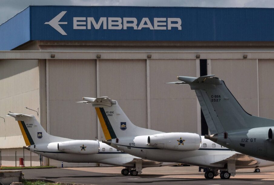 Embraer eleva projeção de caixa livre para 2026