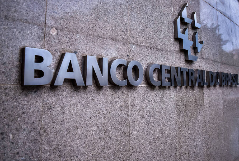 BC multa Genial em R$ 21,6 milhões e inabilita executivos