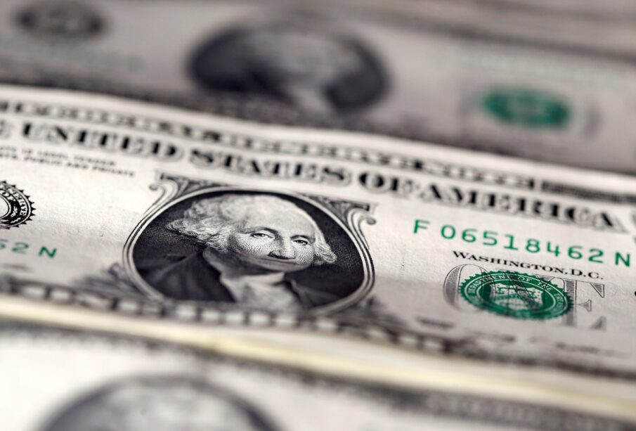 Dólar hoje: moeda cai a R$ 5,17; Ibovespa sobe