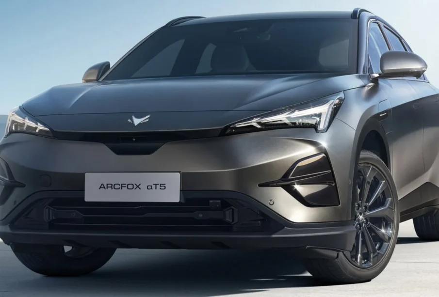 BAIC no Brasil: Arcfox T1 e T5 chegam neste mês