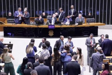 PLP combustíveis aprovado com pacote de jabutis fiscais